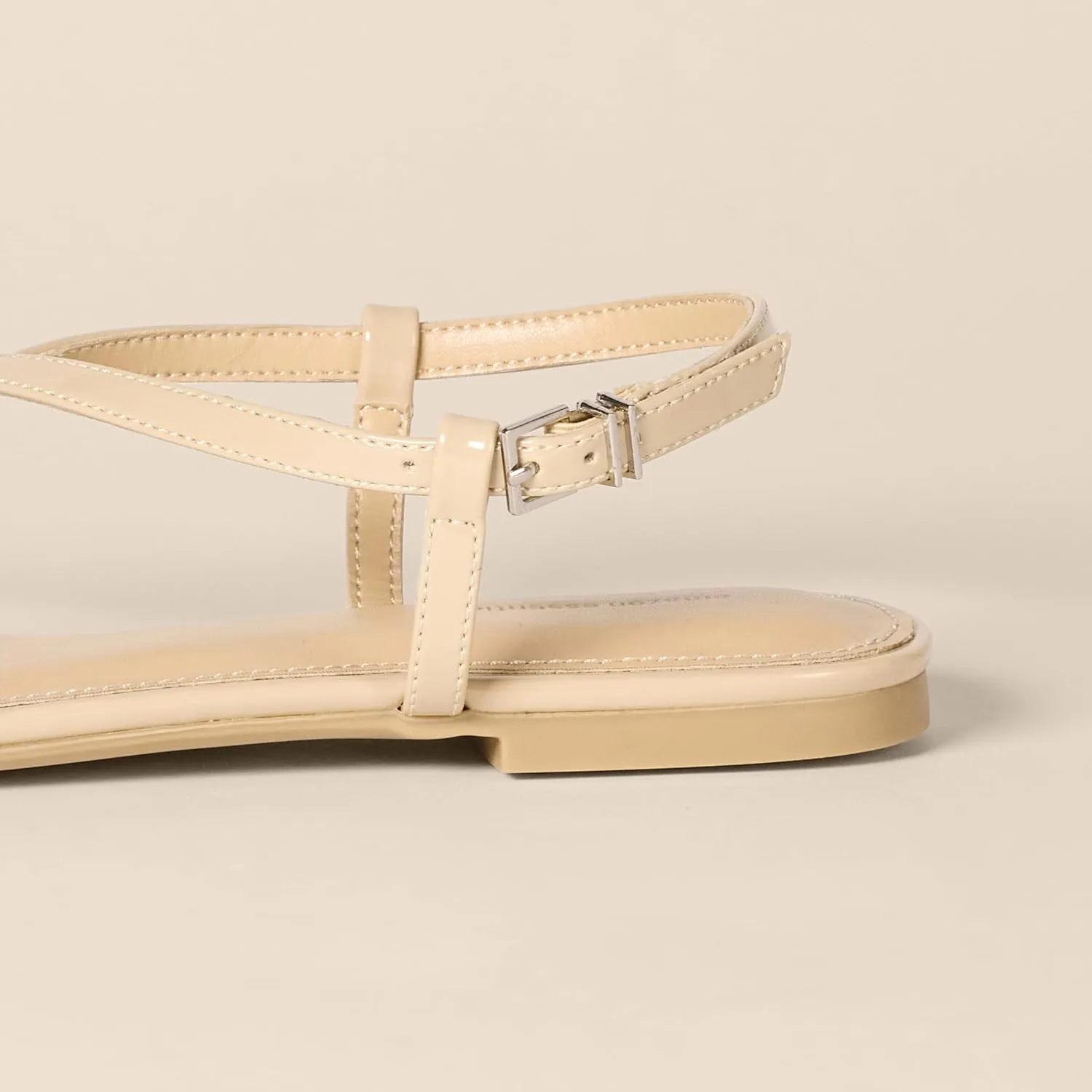 Amazon Essentials Women's Flat Strap Sandals