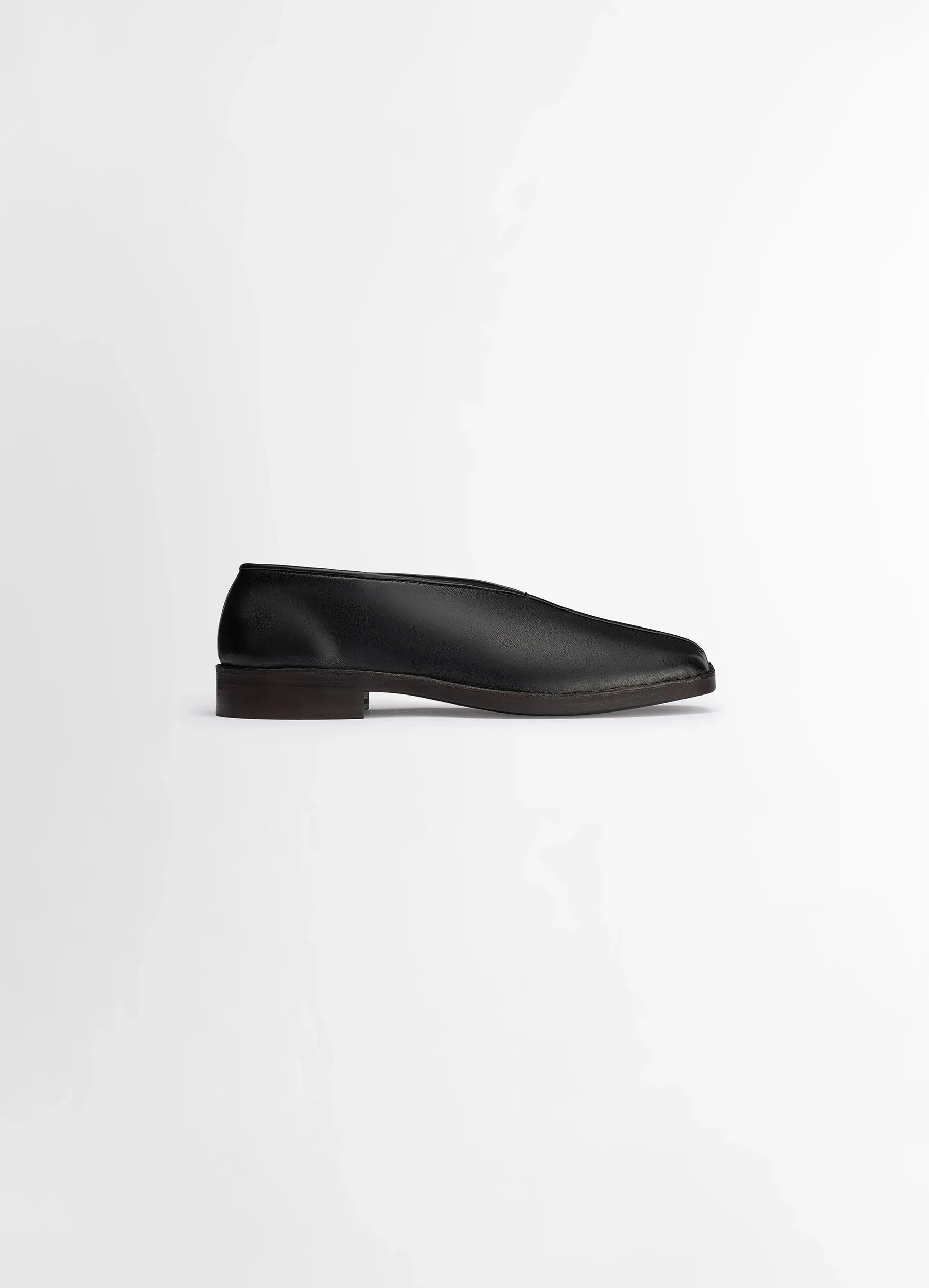 FLAT PIPED SLIPPERS