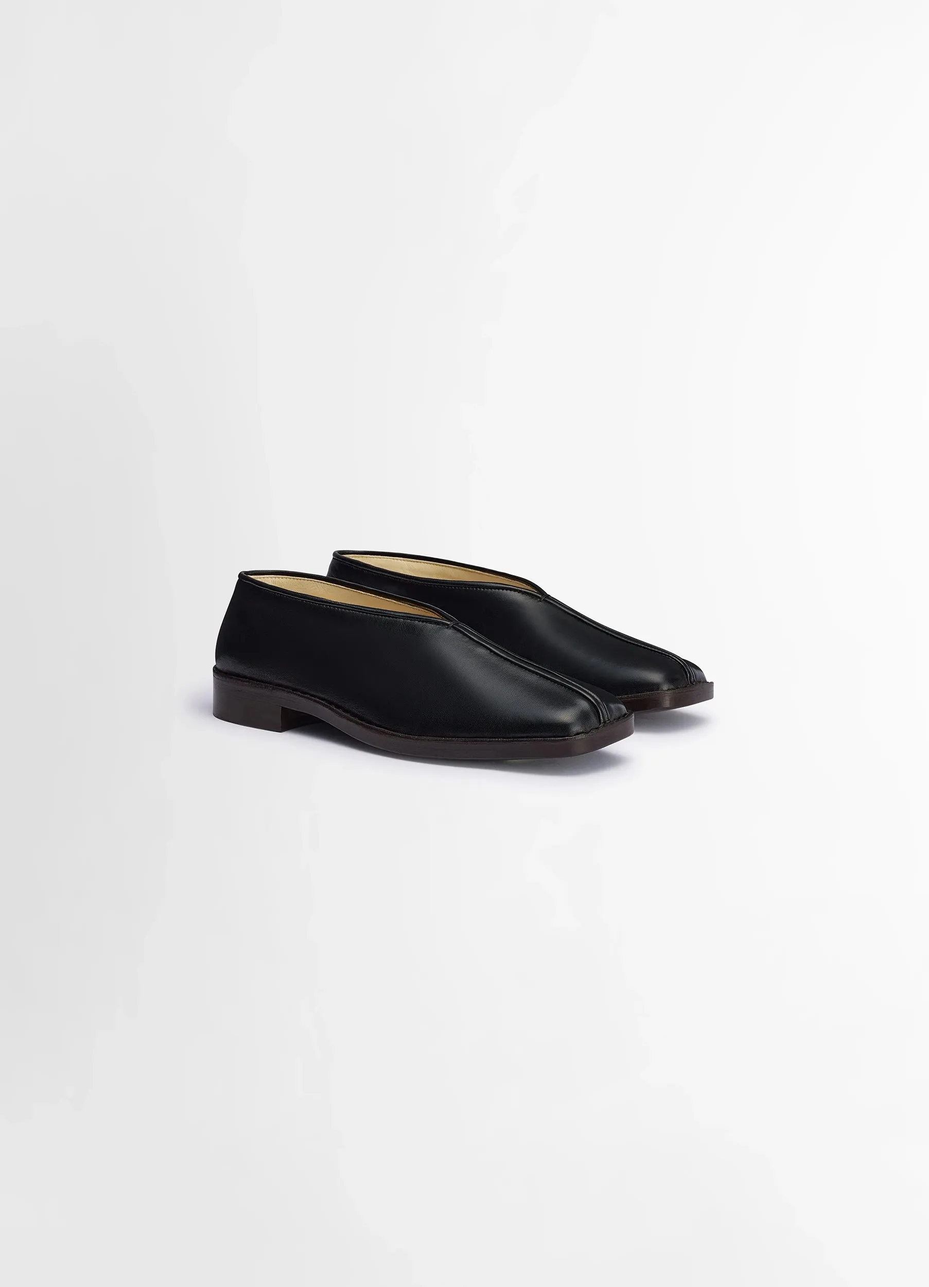 FLAT PIPED SLIPPERS