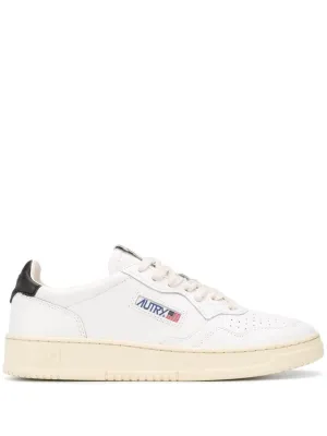 Medalist low leather sneakers