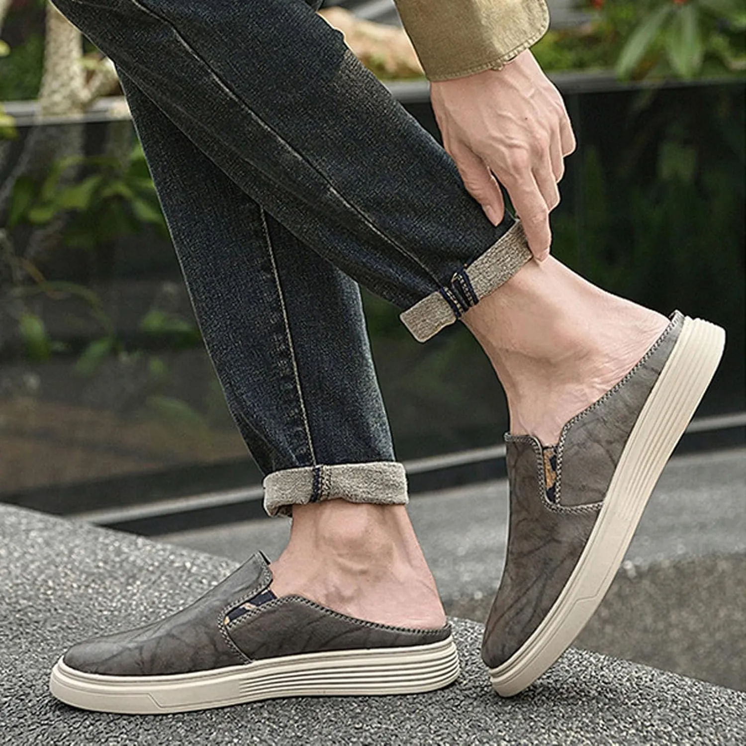 Men Cowhide Slip On Flat mule Shoes Summer Closed Round Toe Fashion Retro Backless Dress Loafers Shoes Comfortable Anti Slip Lightweight Moccasin Half Slides