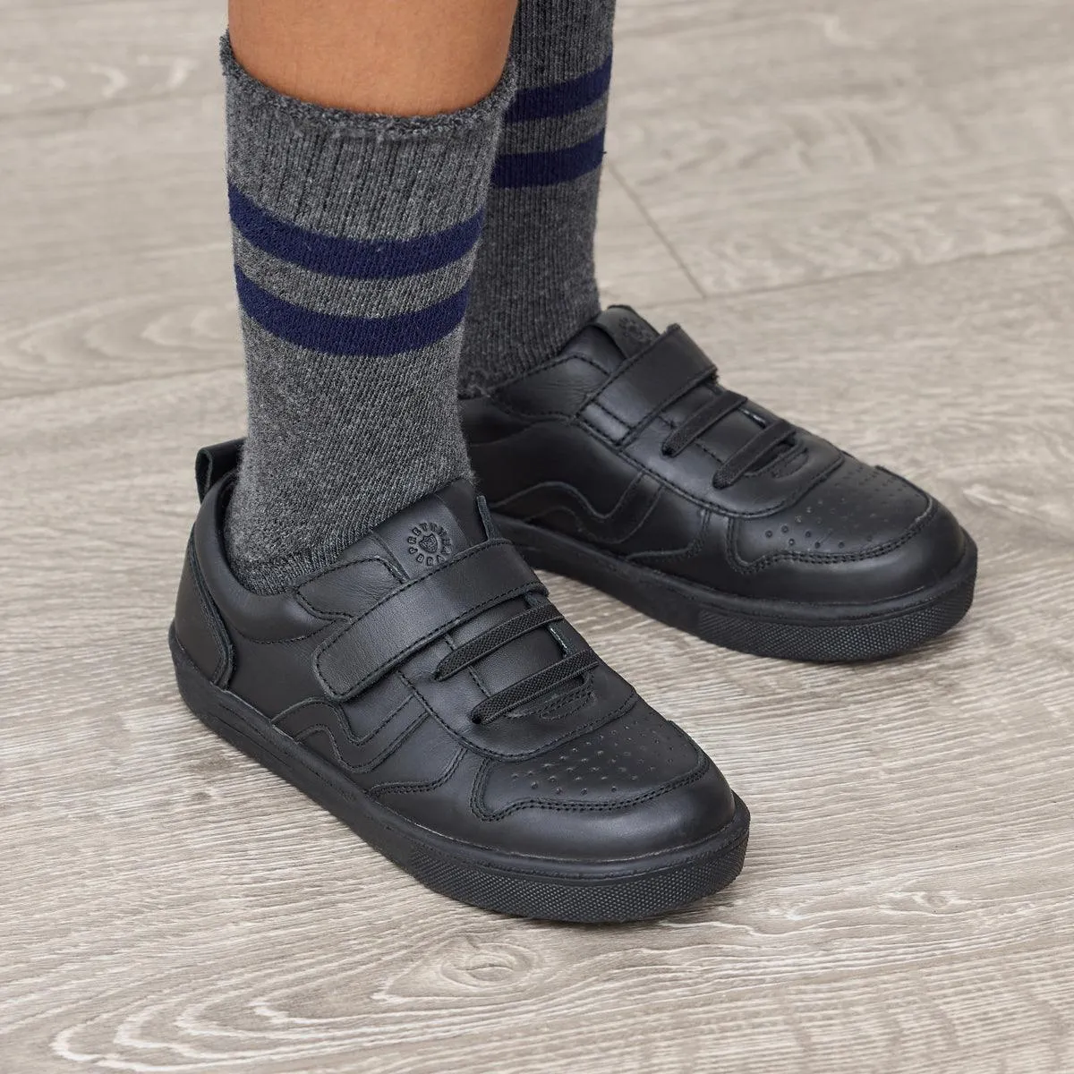 PRETTY BRAVE XO TRAINER BLACK