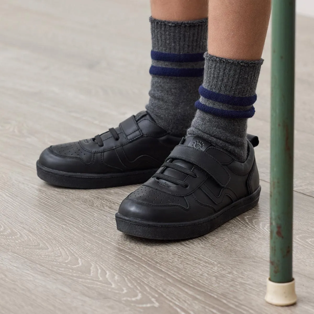 PRETTY BRAVE XO TRAINER BLACK