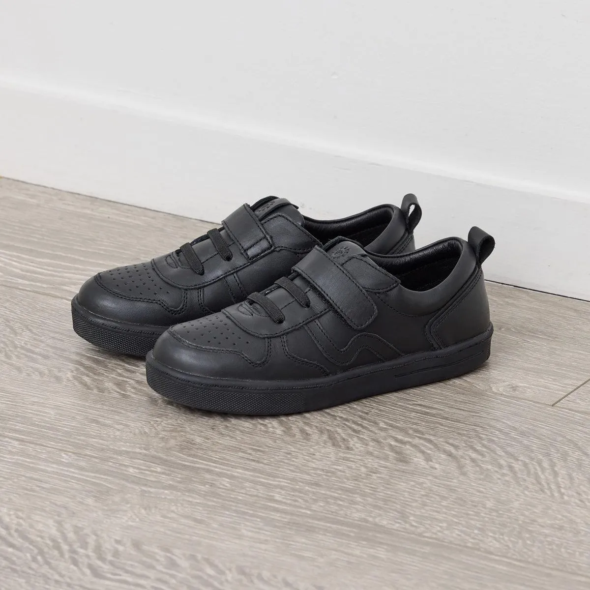 PRETTY BRAVE XO TRAINER BLACK