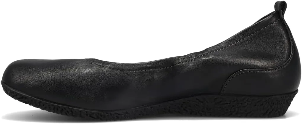 Taos Footwear Women's Chit Chat Flat