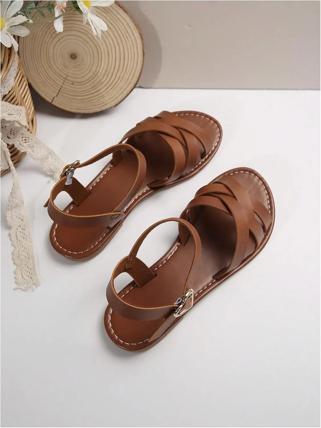Verdusa Women's Crisscross Strappy Leather Sandals Summer Open Toe Roman Flat Sandals