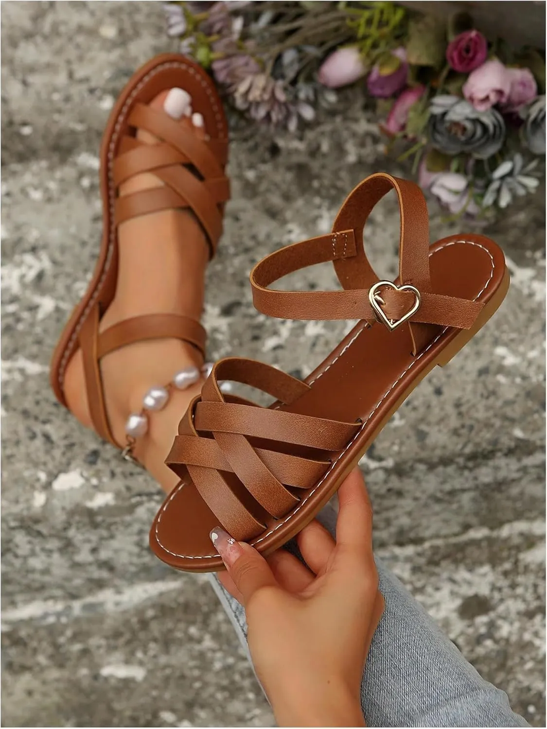 Verdusa Women's Crisscross Strappy Leather Sandals Summer Open Toe Roman Flat Sandals