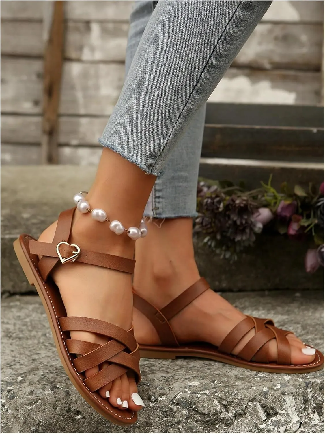 Verdusa Women's Crisscross Strappy Leather Sandals Summer Open Toe Roman Flat Sandals