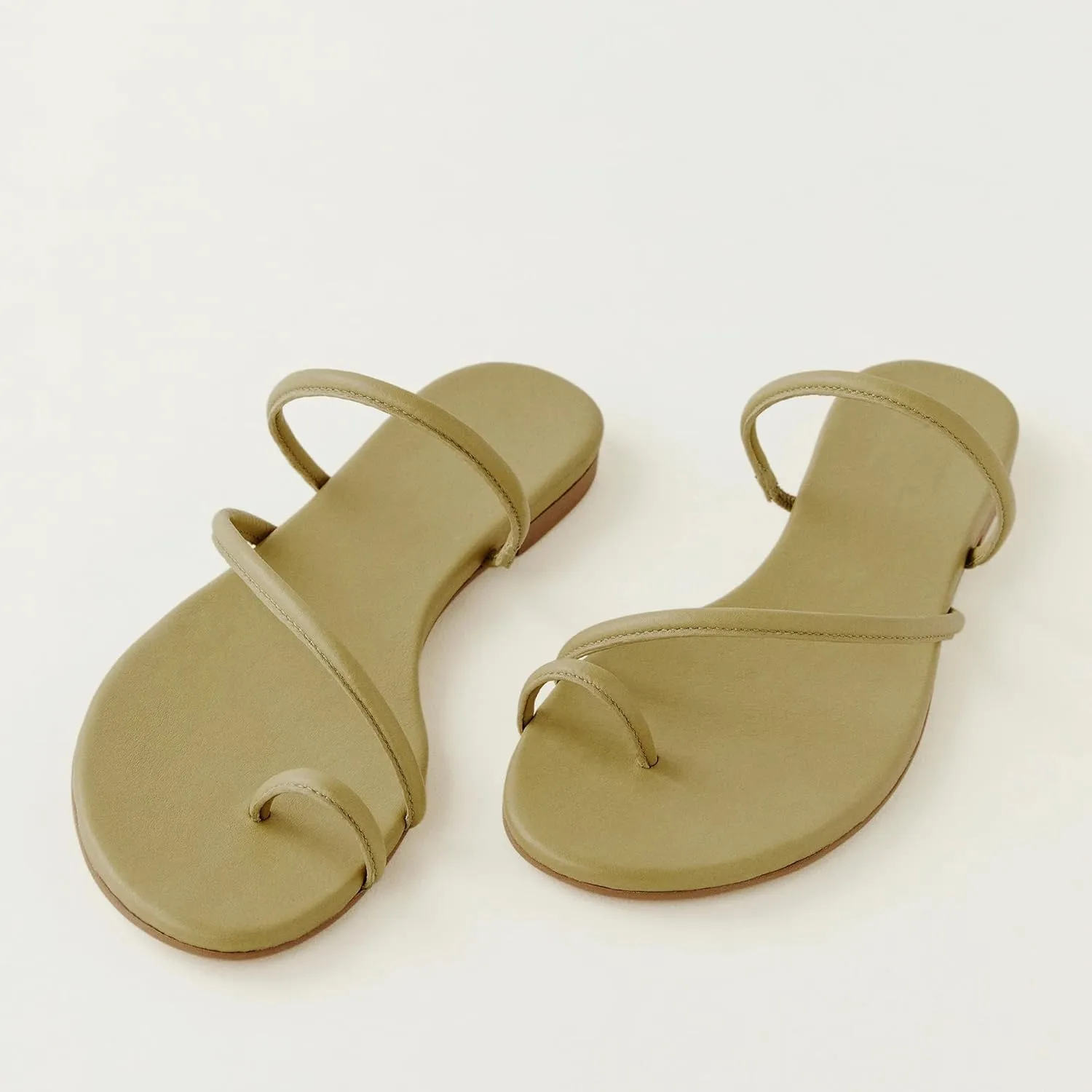 Women's Strappy Flat Sandals Slip On Slides Toe Ring Slippers with Cross Strap Comfortable Open Toe Summer Flats Shoes